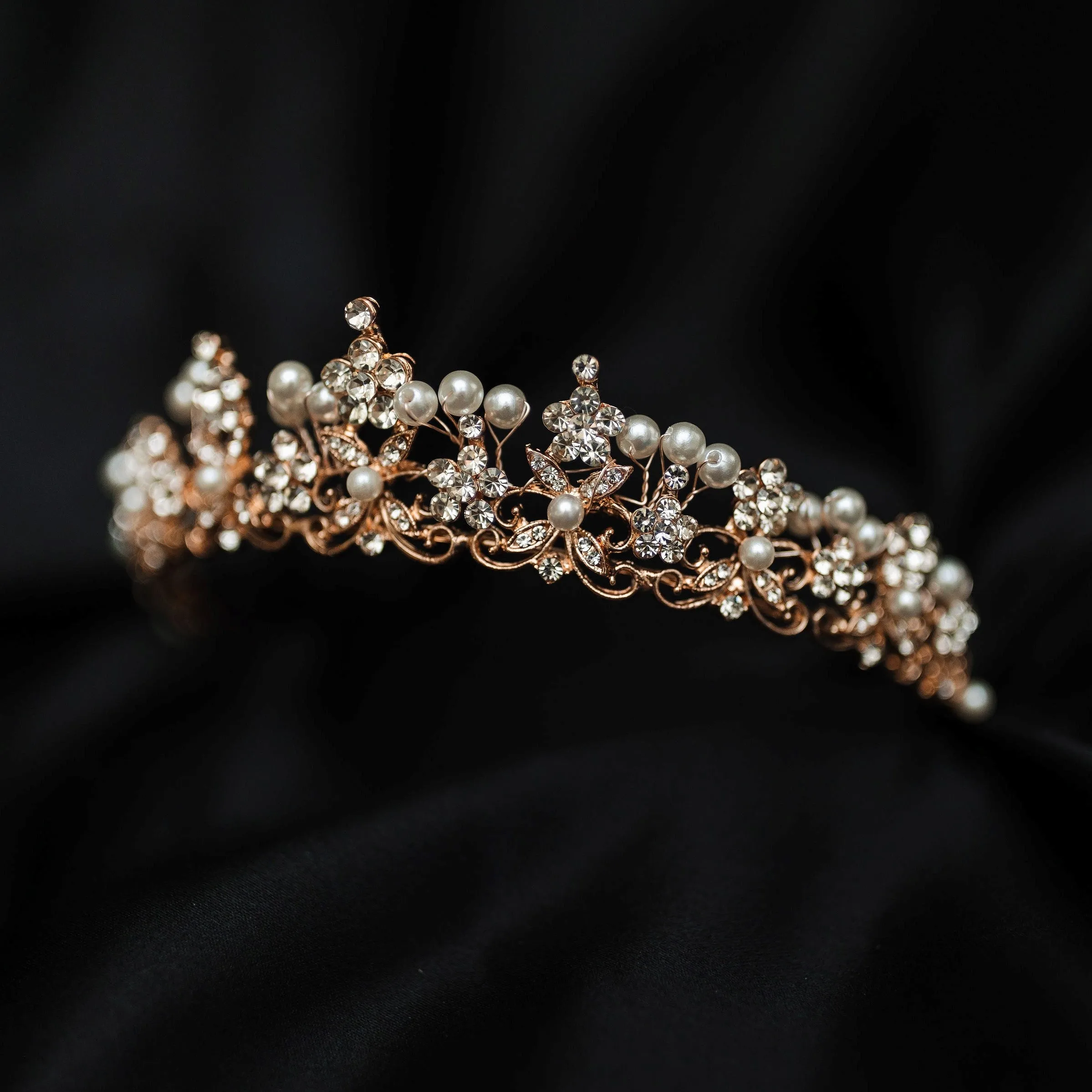 Amber's Tiara in Rose Gold With Pearl Details