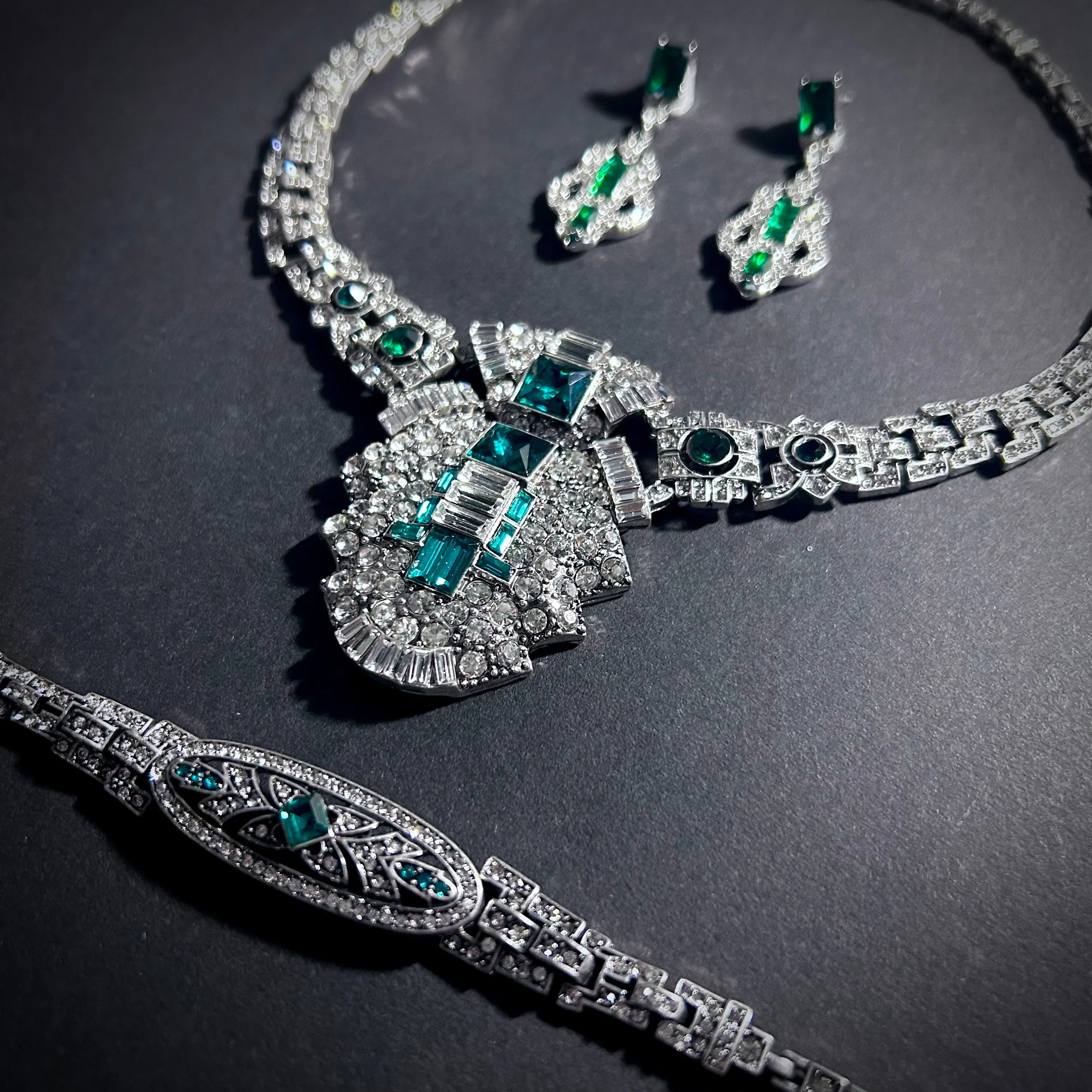 Art Deco Jewerly Set in Silver, Emerald & Rhinestones