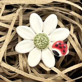 Ceramic flower brooch - daisy & ladybird