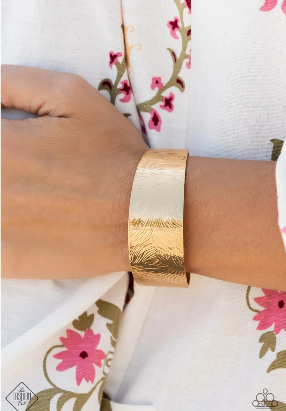 Coolly Curved - Gold Bracelet - Paparazzi Accessories