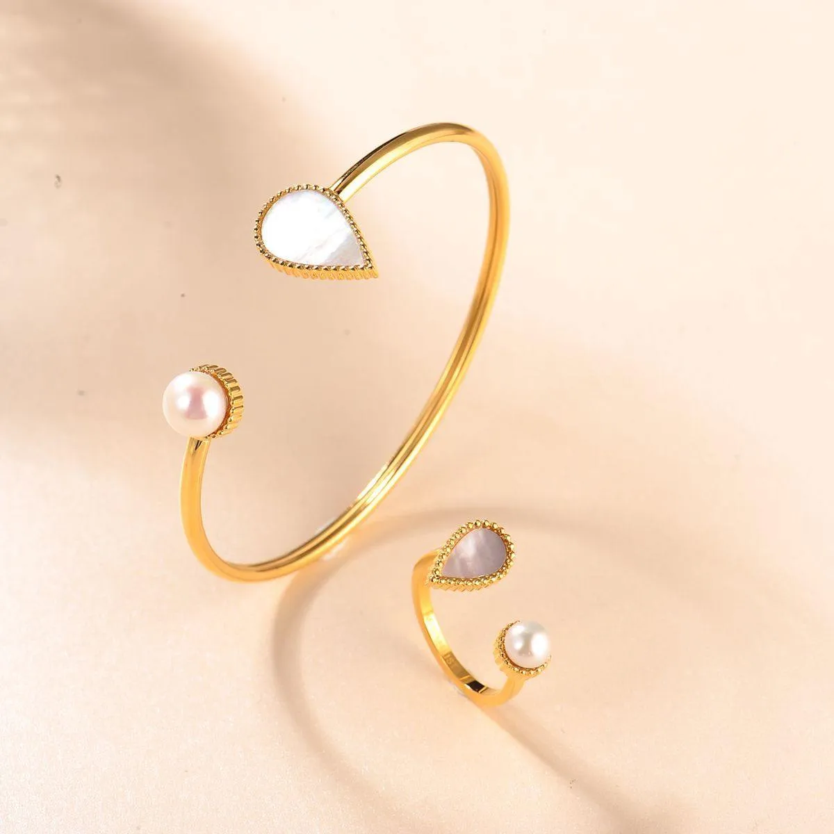 Drop / Bangle Pearl Gold