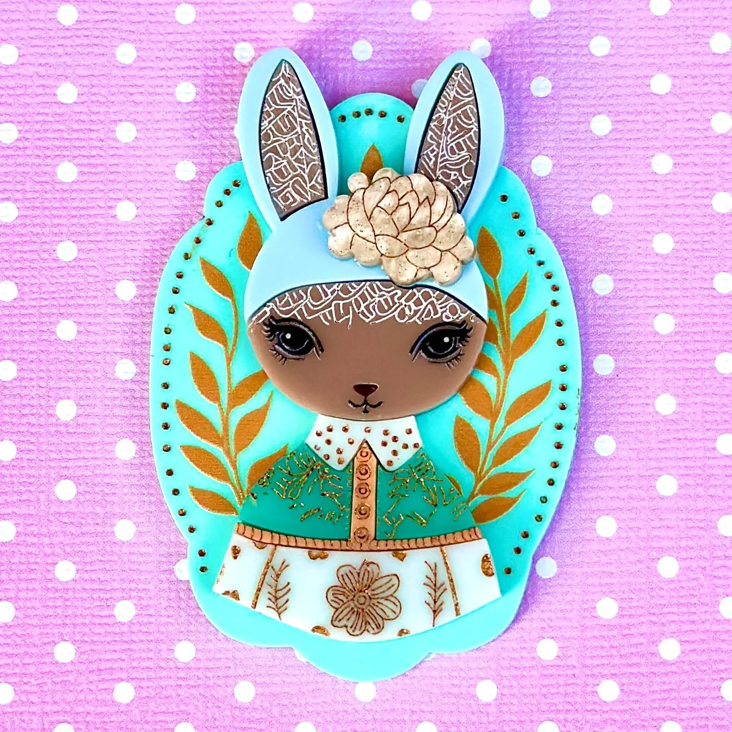 Hazel the bunny 🐰 - brooch