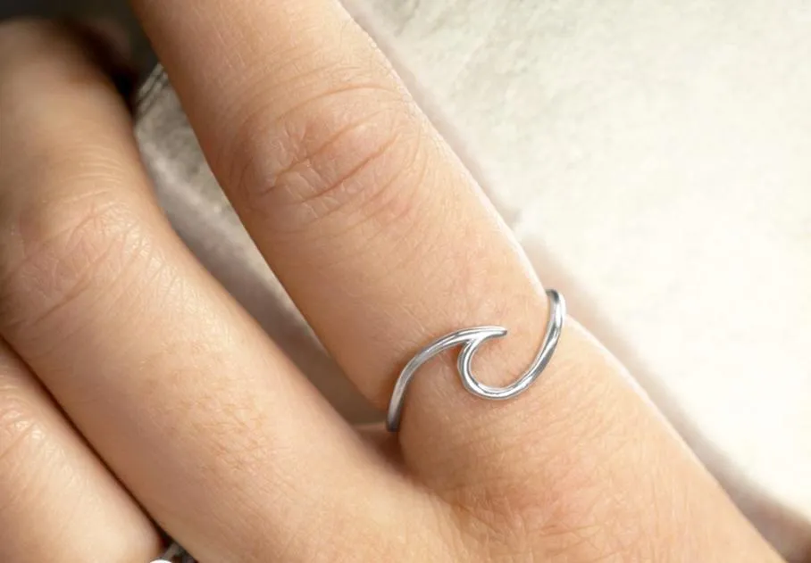 Julia Wave Ring - Gold or Silver