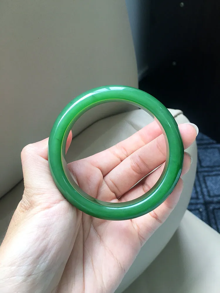 Natural Jade Bangle Nephrite Bangle Internal Diameter 56mm NBE023