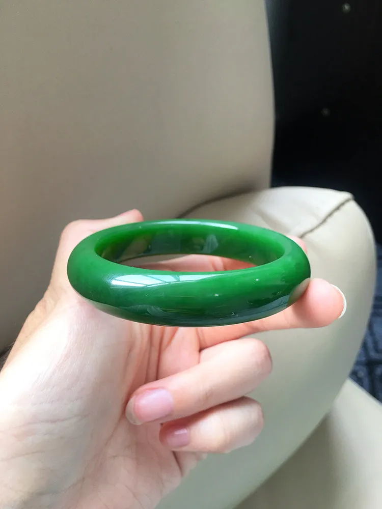 Natural Jade Bangle Nephrite Bangle Internal Diameter 56mm NBE023