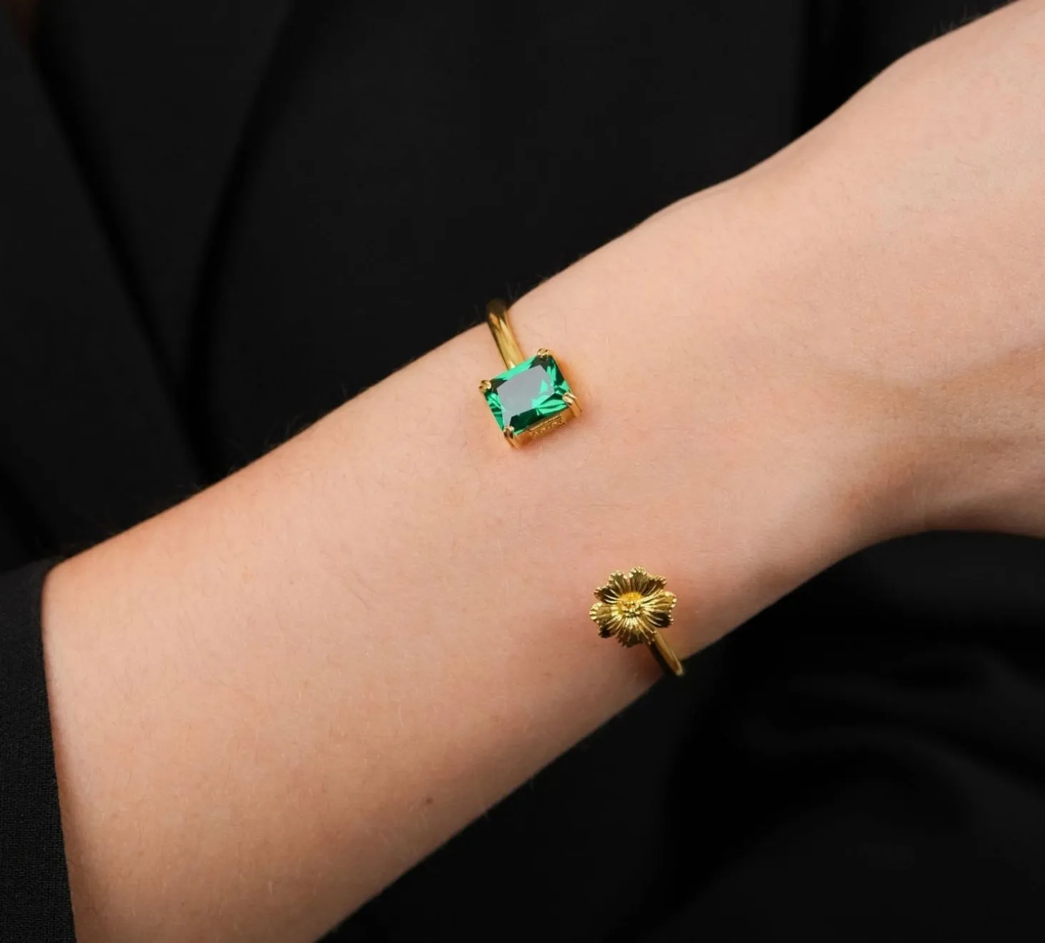 Portugal Jewels - Amalia - Flower cuff with green stone