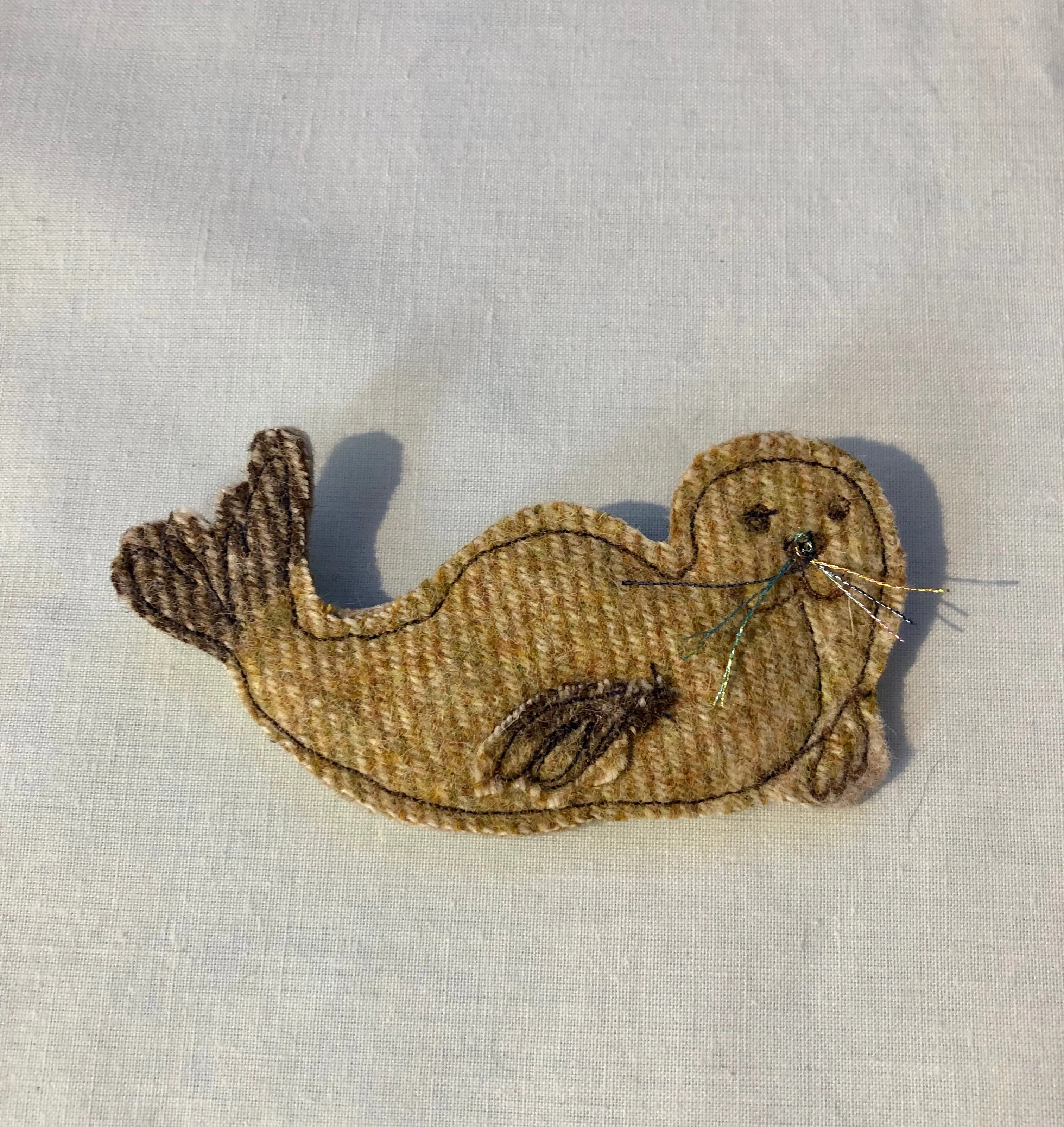 Seal Brooch - brown