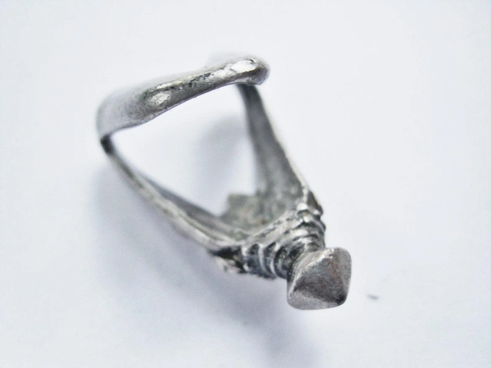 Vintage V Shaped Tribal India Silver Ring for Small Finger or as a Midi Ring