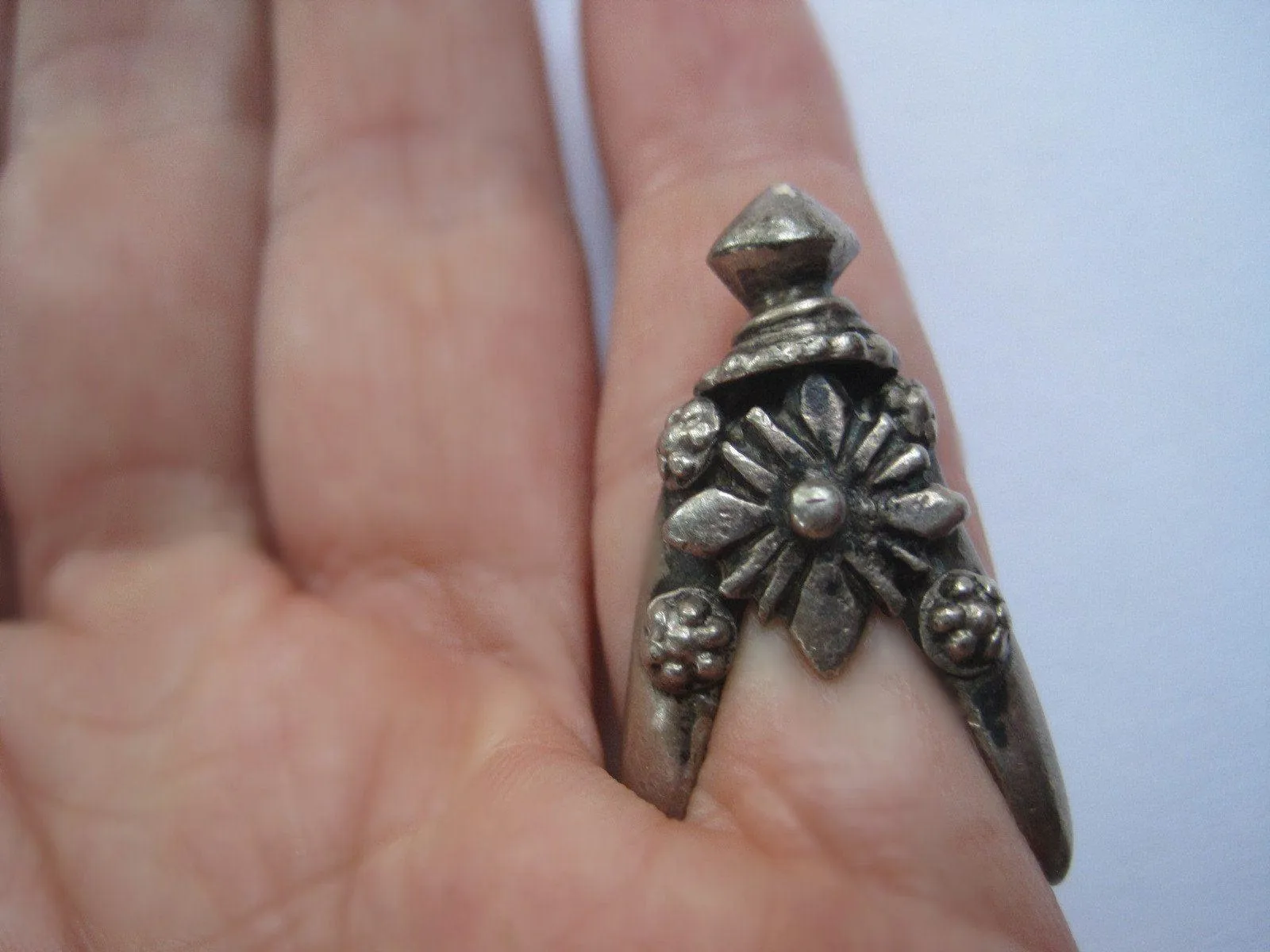 Vintage V Shaped Tribal India Silver Ring for Small Finger or as a Midi Ring