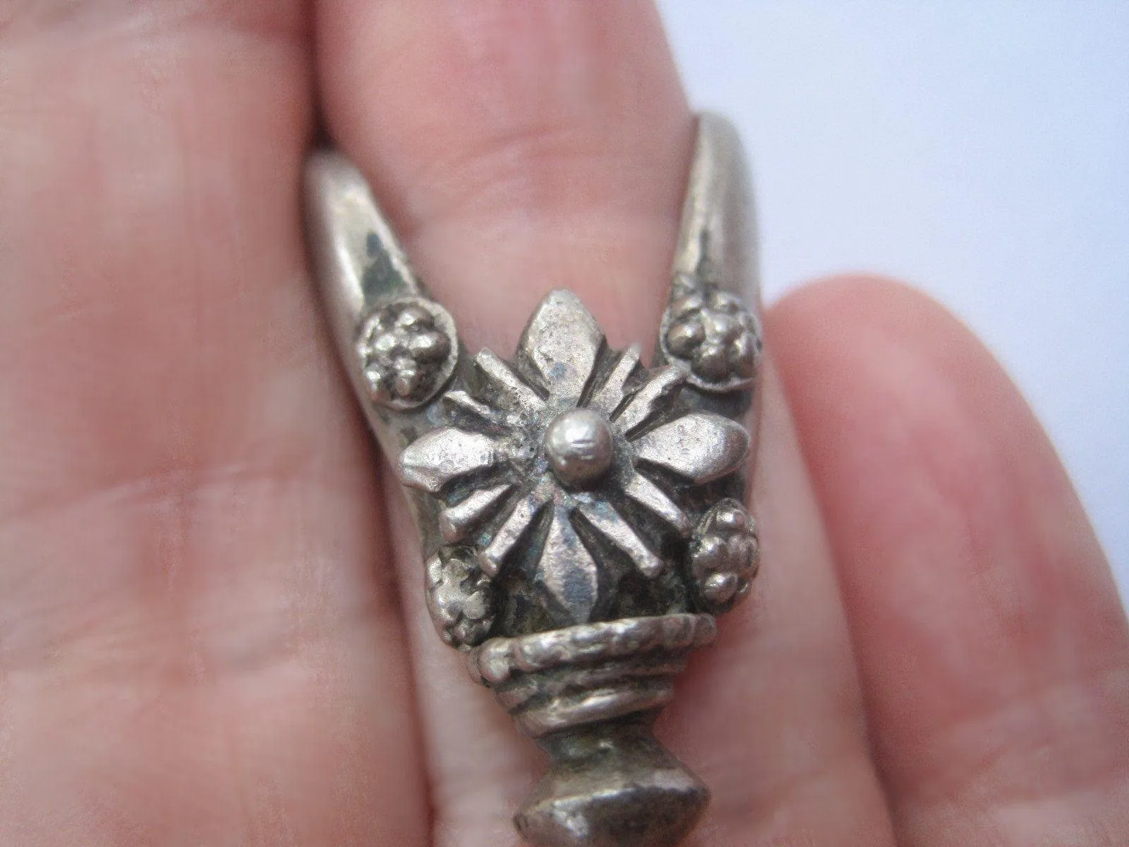 Vintage V Shaped Tribal India Silver Ring for Small Finger or as a Midi Ring